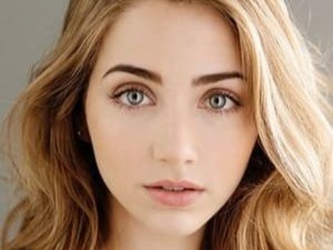 1. Emily Ellen Rudd adalah aktris asal Amerika Serikat.