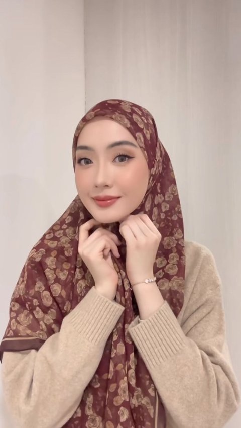 To Avoid Monotony, Square Hijab Style Using Rings