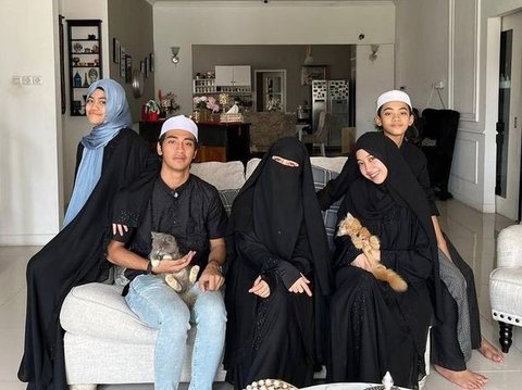 Jadi Single Parent Sejak 10 Tahun Lalu, 8 Foto Kompak Ummi Pipik dan Keempat Anaknya