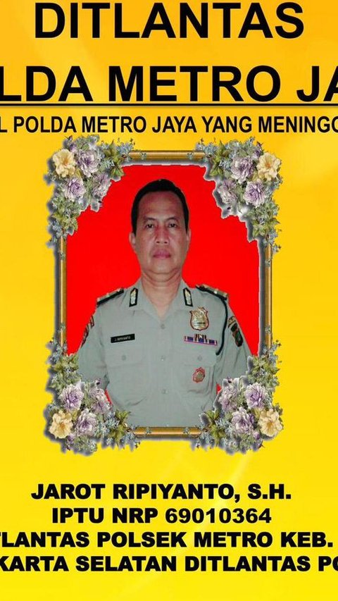 Anggota Satuan Lalu Lintas (Satlantas) Polres Metro Jakarta Selatan, Iptu Jarot Ripiyanto meninggal dunia seusai bertugas mengamankan penyelenggaraan KTT ASEAN.