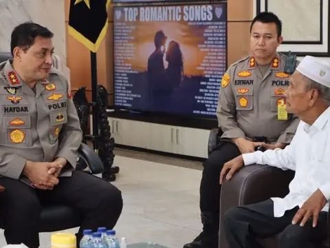 Kejutan Ultah Jenderal Polisi Keturunan Nabi Muhammad, Ada Momen Disuapi Kue sama Jenderal TNI Pemegang Komando