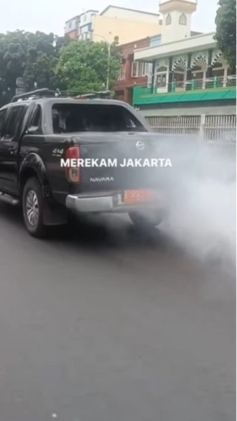 Dilihat dari akun Instagram @merekamjakarta, mobil itu memiliki nomor polisi B 9041 PSD.<br>