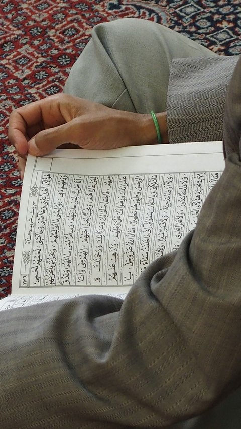 Reading of Surah Al Kafirun Complete in Latin and Its Meaning, Laden with Teachings of Religious Tolerance.