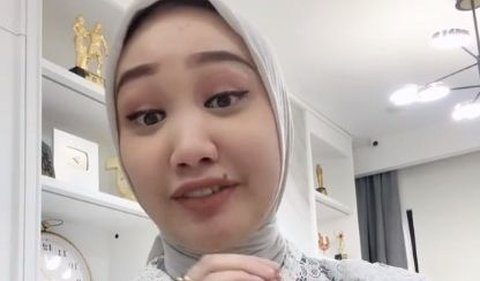 "Nah informasi terkait loker itu aku dapat dari beberapa rekan dan relasi yang sudah kerja di BUMN sebelumnya, dan professional hire ini memang jalur resmi teman-teman, yang sampai sekarang masih bisa kamu temuin. Jadi kalau di sini dibilang dibantu, menurutku maksud yang tepat adalah memberi referensi dan informasi terkait loker yang ada kali ya,".