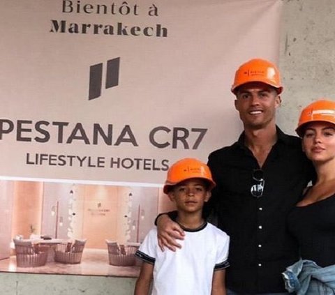 Bintang sepak bola dunia, Cristiano Ronaldo membuka hotel mewahnya di Maroko sebagai tempat pengungsian korban gempa. 