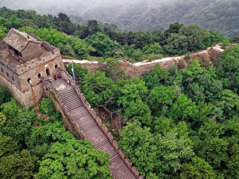 Creating a Shortcut to Home, 2 Residents Recklessly Damage the Great Wall of China