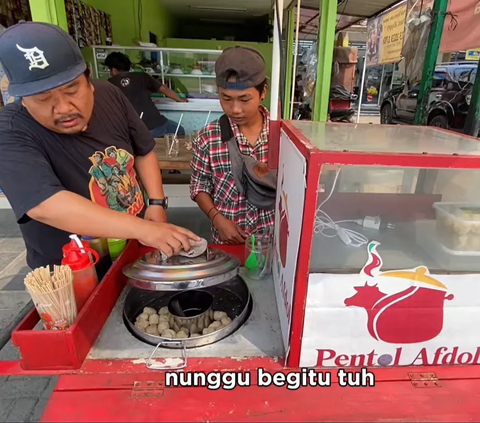 Ingat Hansip Irod Pengawalan Pak RW di Sinetron Dunia Terbalik, Begini Kabarnya Jualan Bakso Pentol