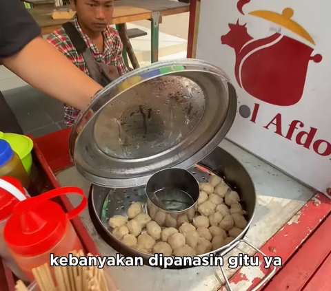 Ingat Hansip Irod Pengawalan Pak RW di Sinetron Dunia Terbalik, Begini Kabarnya Jualan Bakso Pentol