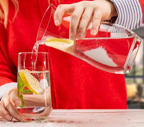 Resep Infused Water dan Manfaat, Ketahui Efek Sampingnya bagi Kesehatan