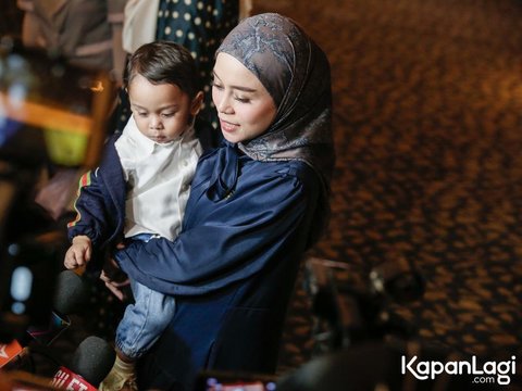 Hadir di Acara 7 Bulanan Aurel Hermansyah, Lesti Datang Tanpa Ditemani Rizky Billar