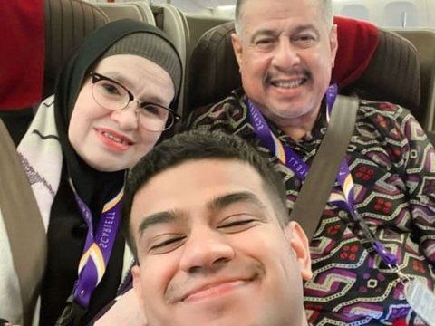 Berangkat Umrah ke Tanah Suci, ini Potret Fuji Tampil Berhijab Bikin Pangling