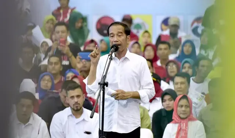 Presiden Joko Widodo (Jokowi) menggelar rapat terbatas mengenai penanganan narkoba di Istana Merdeka, Jakarta.