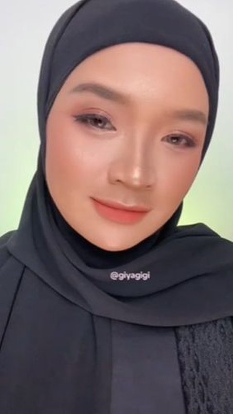 Netizens immediately gave many praising comments upon seeing the woman's makeup.