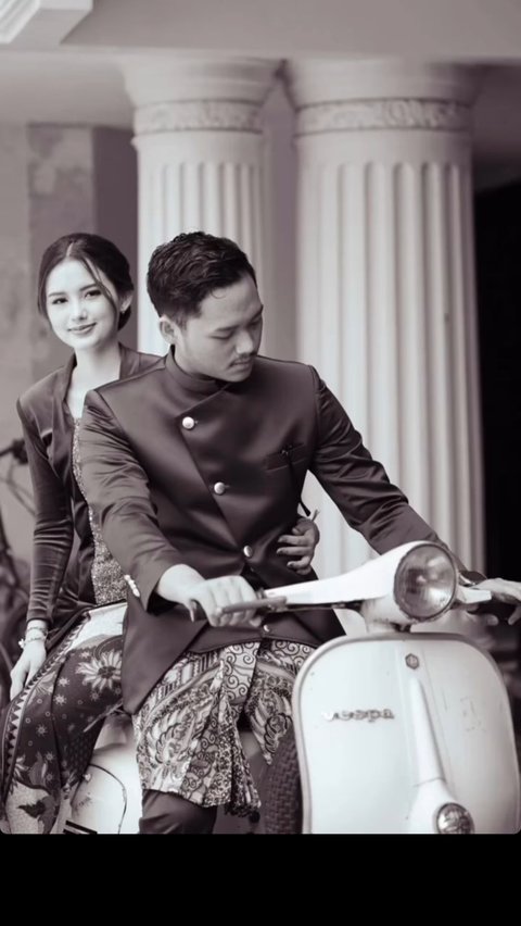 Potret Cantik Sarah Menzel di Acara 7 Bulanan Aurel, Momen Bareng Azriel Disebut Bak Foto Prewed