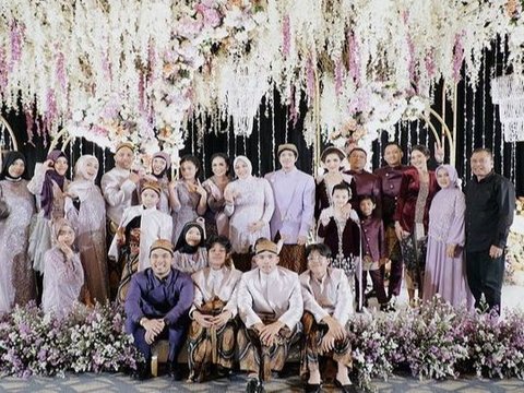 Potret Cantik Sarah Menzel di Acara 7 Bulanan Aurel, Momen Bareng Azriel Disebut Bak Foto Prewed