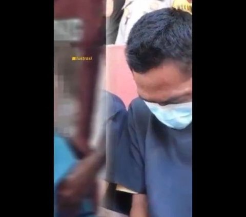 Seorang istri di Tuban terbuai oleh rayuan pria yang mengaku sebagai intel kepolisian hingga tega menceraikan suami sahnya.