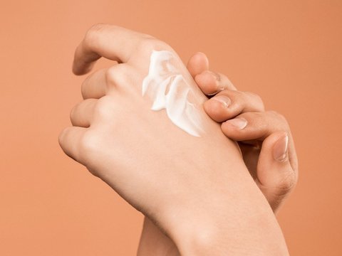 The Trend of Layered Sunscreen Use, Here's What the Doctor Says