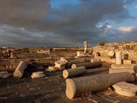 Jalan-Jalan di Taman, Remaja Israel Temukan Cincin Berusia 1.700 Tahun