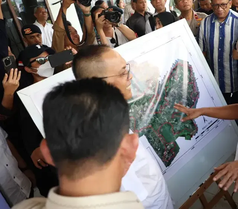 Mahfud pun menjelaskan kesepakatan yang dimaksud. Menurutnya, warga bersedia pindah dengan ganti rugi berupa tanah 500 meter persegi, dibangunkan rumah tipe 45, dan uang senilai Rp 120 juta per kepala keluarga (KK).