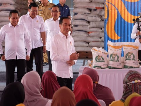 Presiden Tugaskan BULOG Akselerasi Bantuan Pangan Tahap II