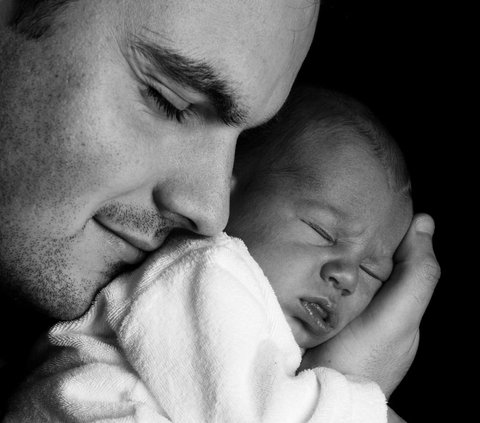 Things Fathers Can Do to Bond with Babies