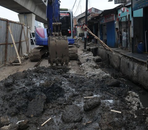 Menjelang memasuki bulan musim hujan, Pemprov DKI Jakarta tengah melakukan beberapa persiapan untuk mengantisipasi ancaman banjir yang dapat terjadi di sejumlah titik rawan di ibu kota.