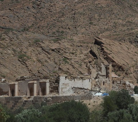 Data terbaru menjelaskan pusat gempa berada di wilayah pegunungan Atlas yang berjarak 72 kilometer sebelah barat daya kota kuno Marrakesh.<br>USGS mencatat gempa tersebut masuk dalam kategori dangkal dengan kedalamannya 18 kilometer.<br>