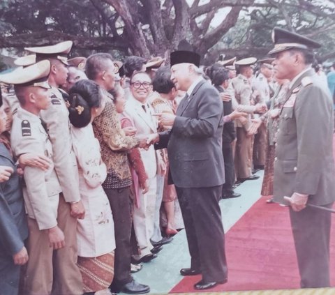 Angkatan Bersenjata Republik Indonesia (ABRI) pernah dipimpin oleh seorang Jenderal militer yang berpengalaman di dunia intelijen hingga disebut sebagai sosok yang misterius.