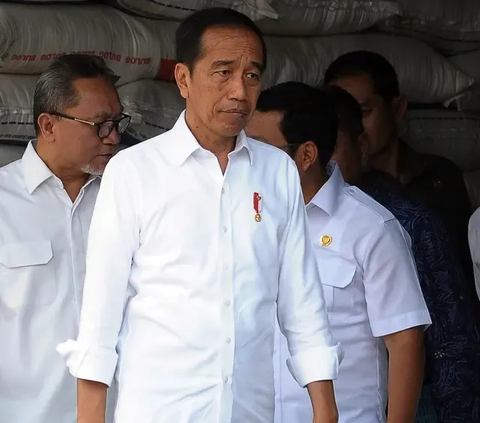 Tinjau Area Industri di Cilegon, Jokowi Naik Helikopter Super Puma dari Monas