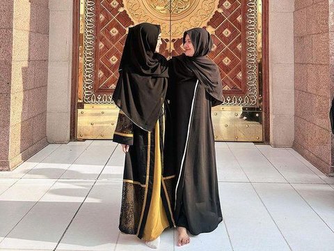 Minta Warganet Jangan Berekspektasi, Ini Potret Fuji saat Umrah