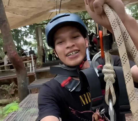 Main Flying Fox While Recording Surrounding Views, This Man Fails Aesthetic, Face Becomes Radiantly White: 'What's his deed?'