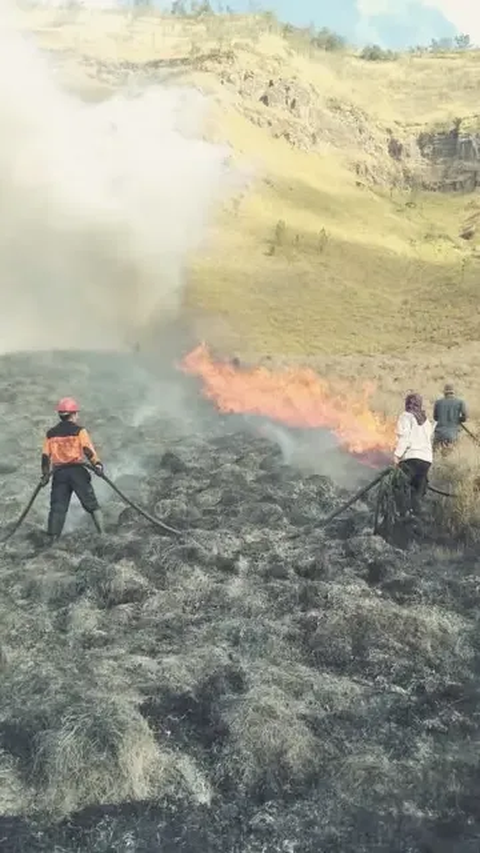 Update Kebakaran Gunung Bromo Gara-Gara 'Flare Wedding', Berikut Titik Api yang Belum Padam<br>