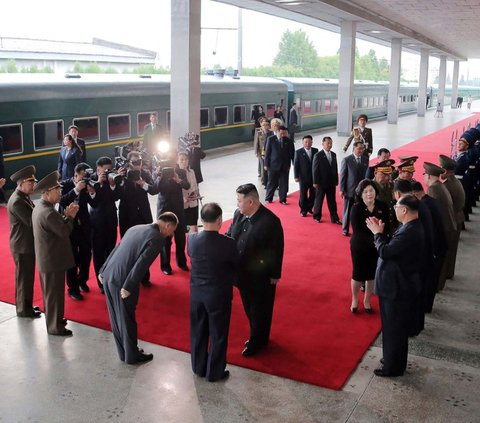 FOTO: Momen Kim Jong-un Berangkat ke Rusia untuk Temui Putin, Naik Kereta Lapis Baja