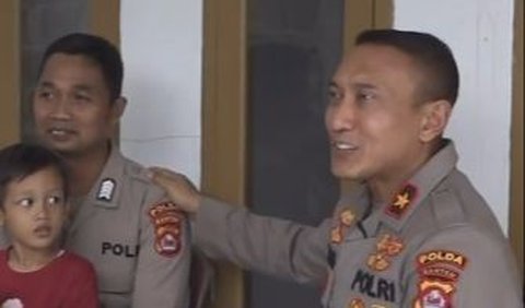 Lebih lanjut, Wakapolda kemudian mengajak siapa saja yang memiliki kelebihan harta untuk memanfaatkannya sebagai amal.