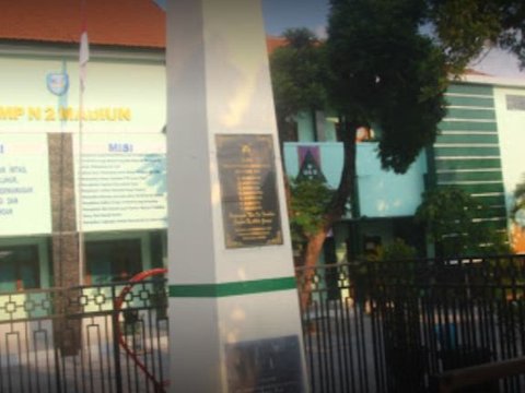 Gugur di Halaman Sekolah