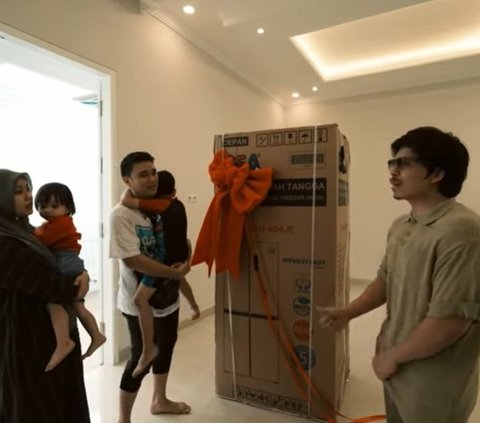 Portrait of Aldi Taher's Luxury House Contents from Donations by Atta Halilintar and Jessica Iskandar, from Refrigerator to Mattress