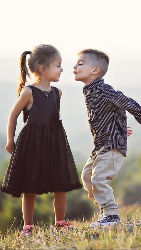 60 Kata-Kata Bijak tentang hubungan Kakak Adik, Gambarkan Perasaan & Bikin Kompak
