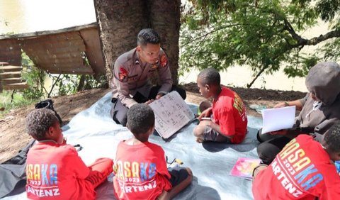 Kasatgas Humas Operasi Rasaka Cartenz 2023, Kombes Pol Ignatius Benny Ady Prabowo menjelaskan program Si-Ipar terus digencarkan untuk memotivasi dan semangat anak-anak di wilayah Papua.<br>