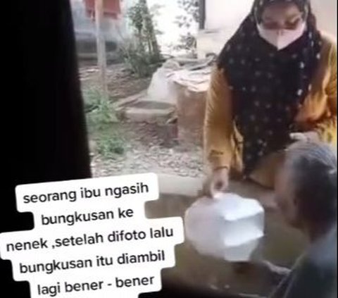 Viral Video Seorang Ibu Ambil Lagi Bingkisan yang Diberi ke Nenek usai Difoto, Aksinya Tuai Kritik