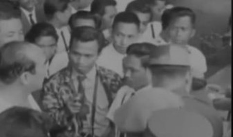 Momen Soekarno Tinggalkan Istana Merdeka<br>