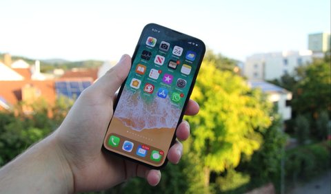 Seorang pakar teknologi dari Flash Advisory & Research bernama Michael Gartenberg memberikan nasihat agar konsumen tak perlu FOMO dengan iPhone 15. Pasalnya, dengan membeli iPhone 13 saja sudah cukup.