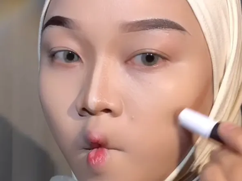 Apply Contour to Other Areas of the Face