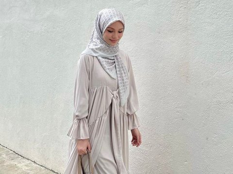 Style 'Sat Set' Square Hijab with Ring