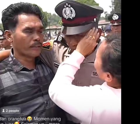 Video ini merupakan momen kelulusan pendidikan polisi di Polda Jawa Barat. Terlihat momen haru saat kelulusan.