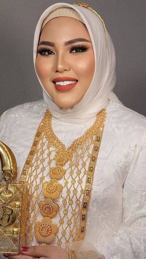 Gaya hidup glamor dan mewah Mira tidak hanya menarik perhatian netizen, tetapi juga menarik perhatian bea cukai.