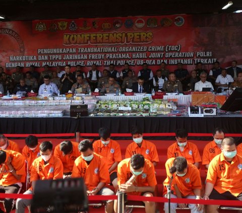 Bareskrim Polri menggelar perkara pengungkapan sindikat narkotika jaringan internasional terbesar Fredy Pratama dan kasus Tindak Pidana Pencucian Uang (TPPU) hasil peredaran narkotika jenis sabu dan ekstasi lintas negara di lapangan Bhayangkara Polri, Jakarta, Selasa (12/9/2023).