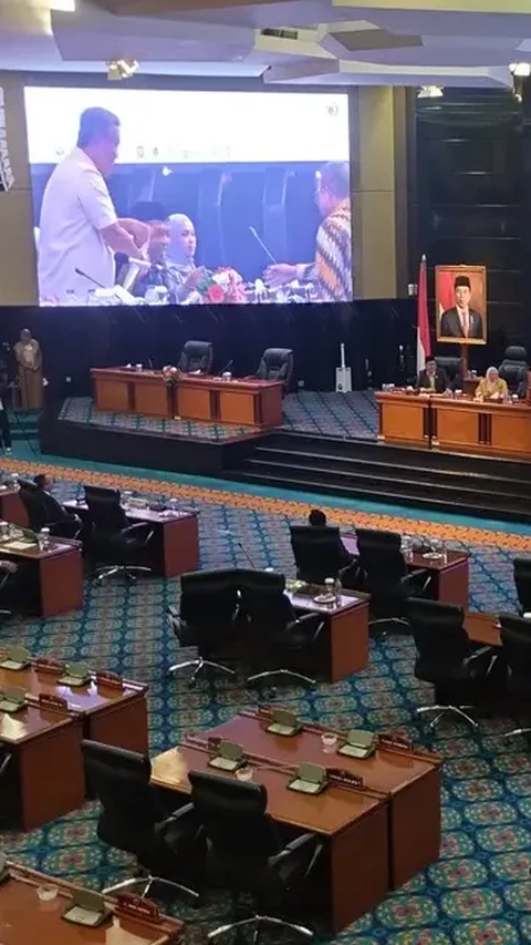 <br><br>Ketua DPRD DKI Marah Banyak SKPD Telat Rapat Badan Anggaran