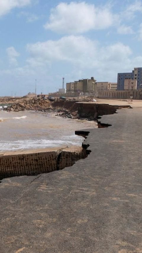 Menurut Palang Merah pada hari Selasa (12/9/2023) bencana banjir besar yang melanda Libya timur telah menyebabkan 10.000 orang hilang.<br>