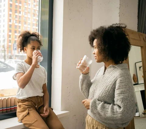 Lakukan 6 Cara Ini Untuk Meredakan Bibir Pecah-pecah Pada Anak