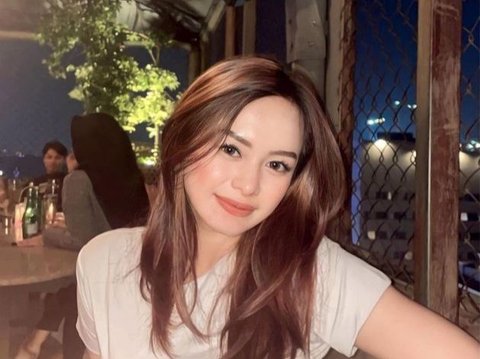 10 Foto Ulfi Damayanti yang Disebut Cantik Sekali, Sang Kekasih Jadi Sorotan